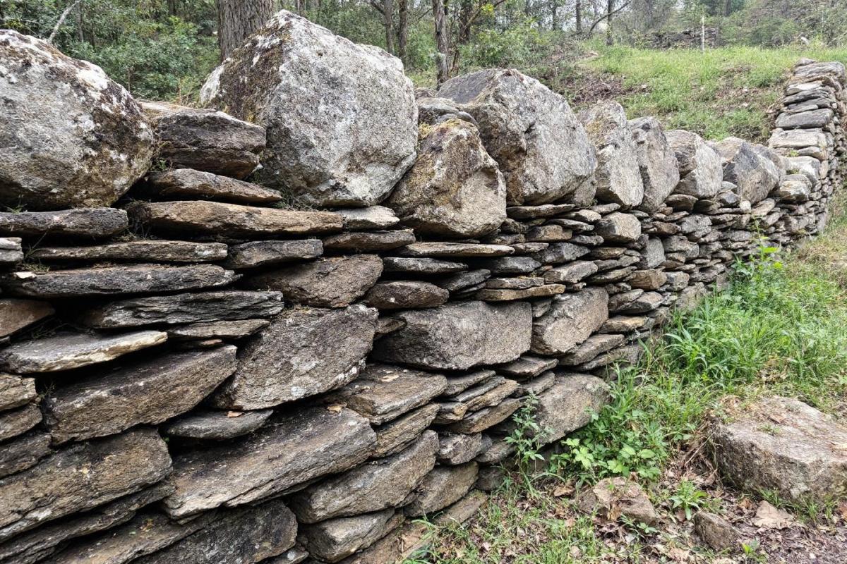 Faut-il isoler un mur en pierre de 50 cm ?